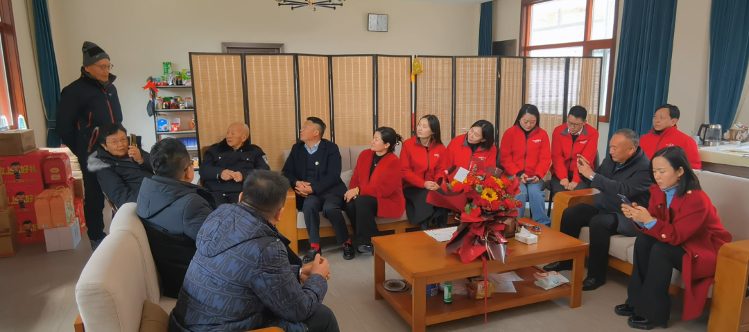 昊東公司一行看望胡正先老紅軍，聆聽那段可歌可泣的英雄歷史
